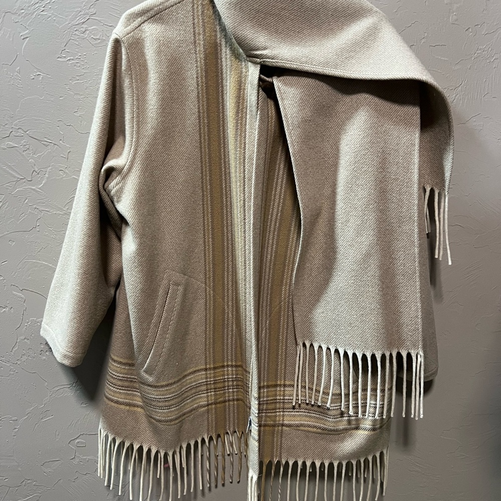 Pendleton Beige and Tan Fringed Women's Cape - Picture 2 of 13